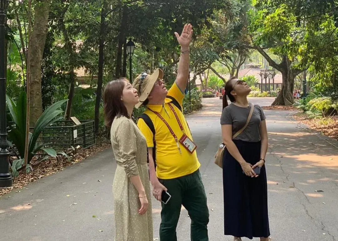 A MyProGuide guide showing travelers around in Singapore