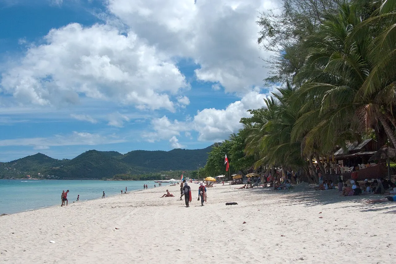 White-sand beach on Koh Samui, Thailand