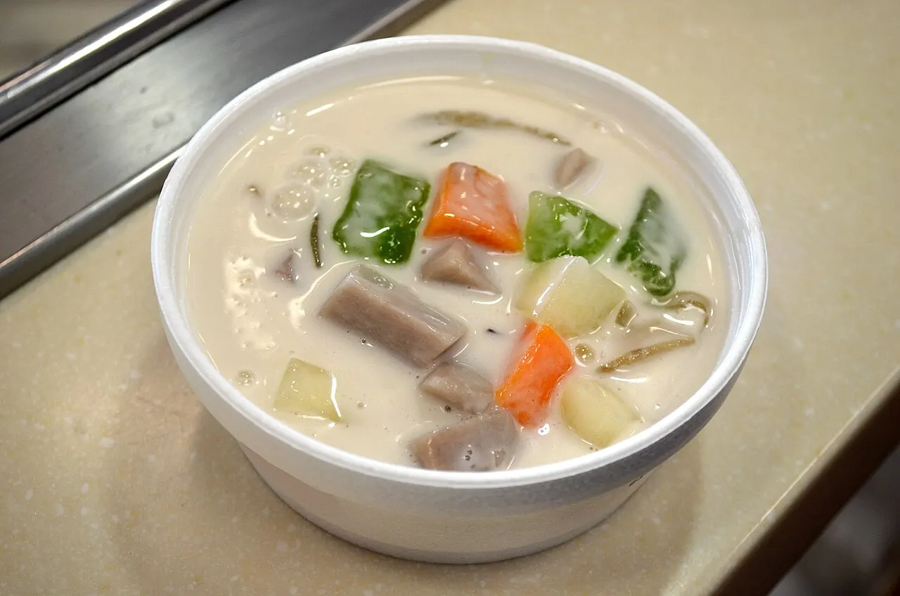 Chè, Vietnamese sweet soup with coconut milk