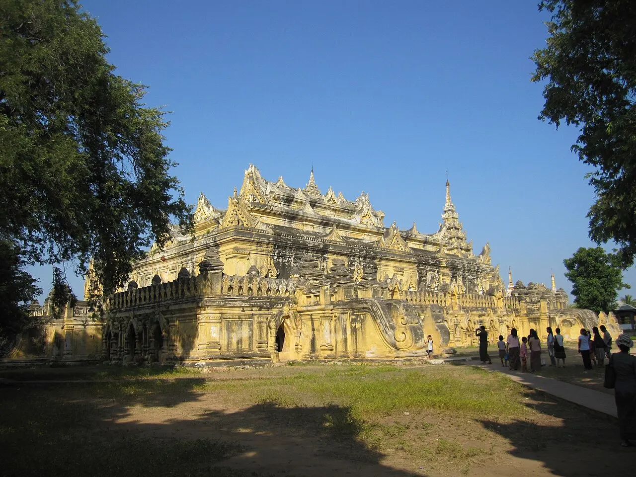 Maha Aungmye Bonzan (Me Nu Brick Monastery), Inwa