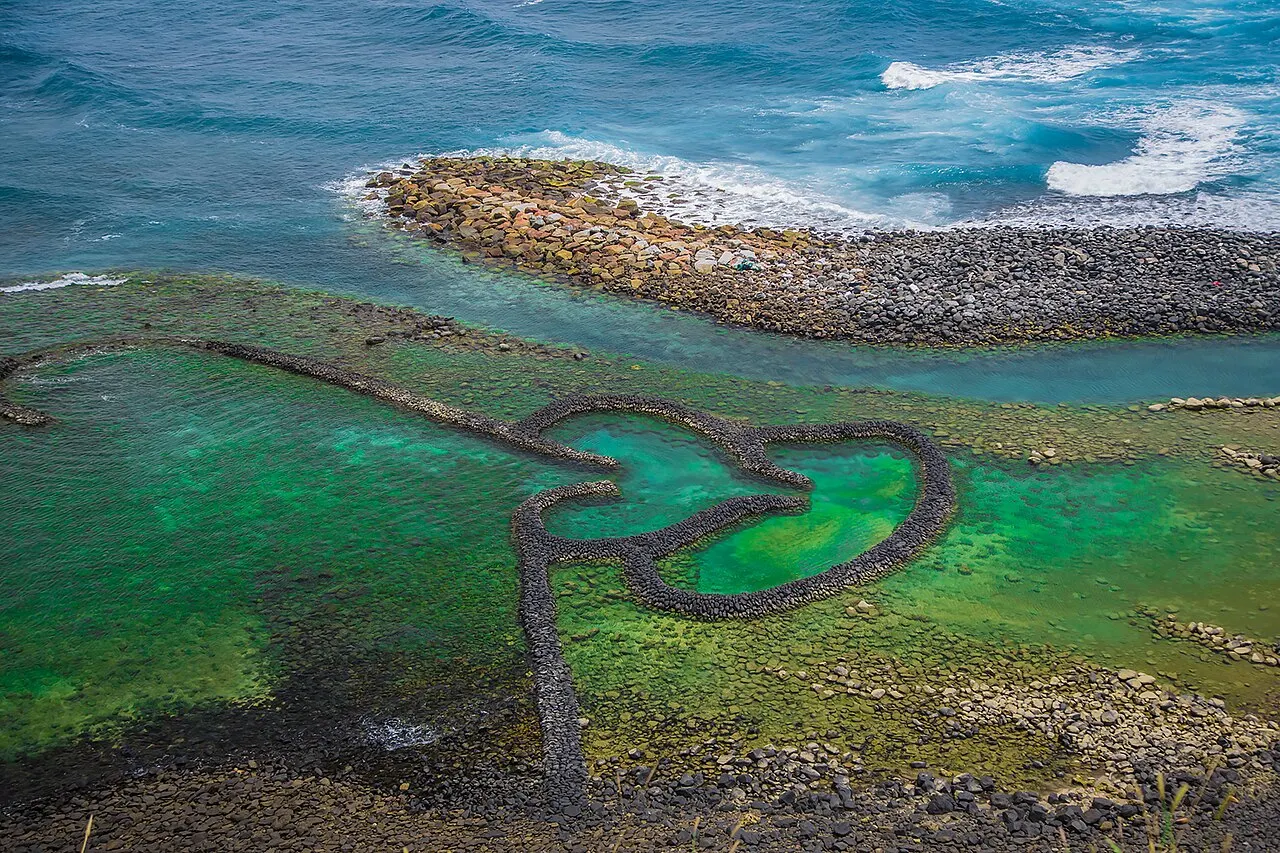 Twin-Hearts Stone Weir, Penghu