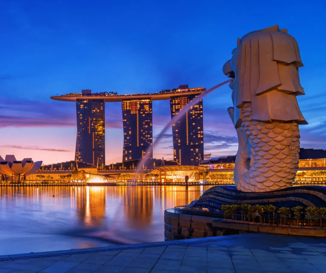 Marina Bay Sands and the Merlion at dusk, Singapore
