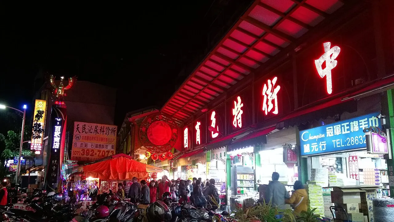 Sanfeng Central Street New Year market, Kaohsiung