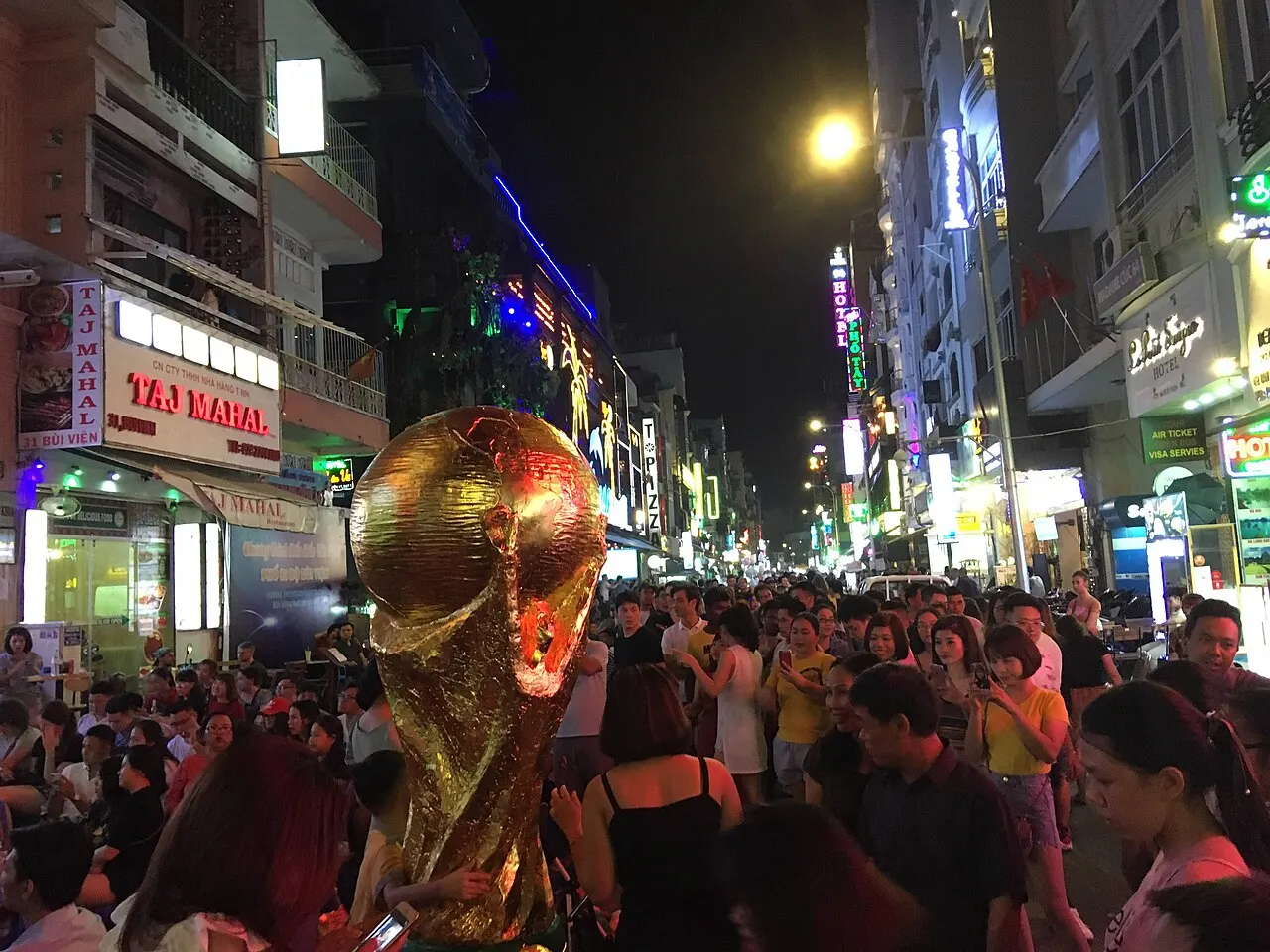 Bui Vien walking street in the Pham Ngu Lao backpacker area at night