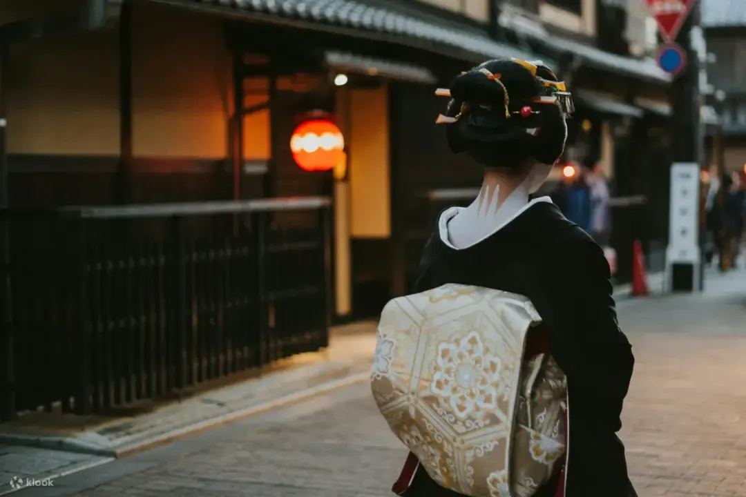 A maiko walking through the streets of Gion, Kyoto