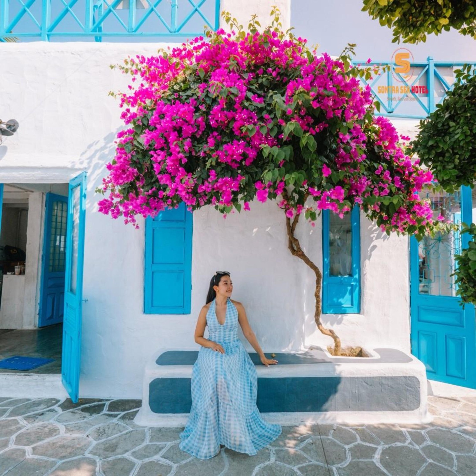 Instagram Cafe Tour in Da Nang - Coastal Charm