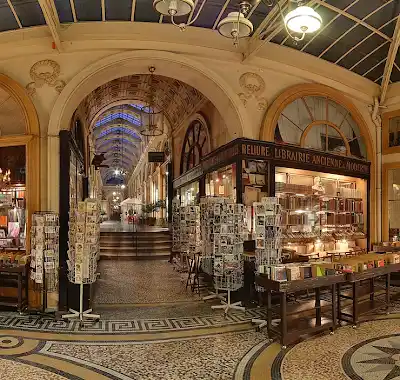 Shopping In Paris : Elegance to Modern with Free eSIM Tour