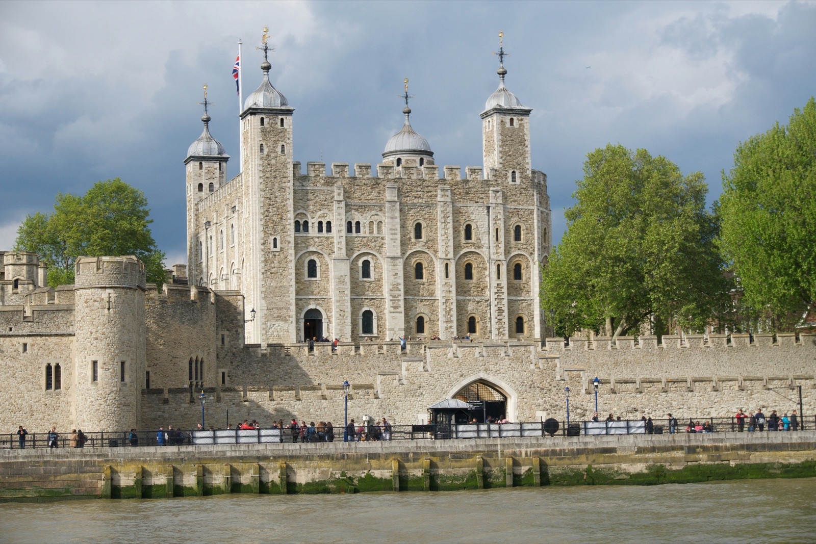 Tower of London and Historic Gems Guided Tour With Free eSIM