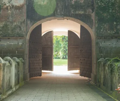 Singapore Fort Canning & Civic District Heritage Walk