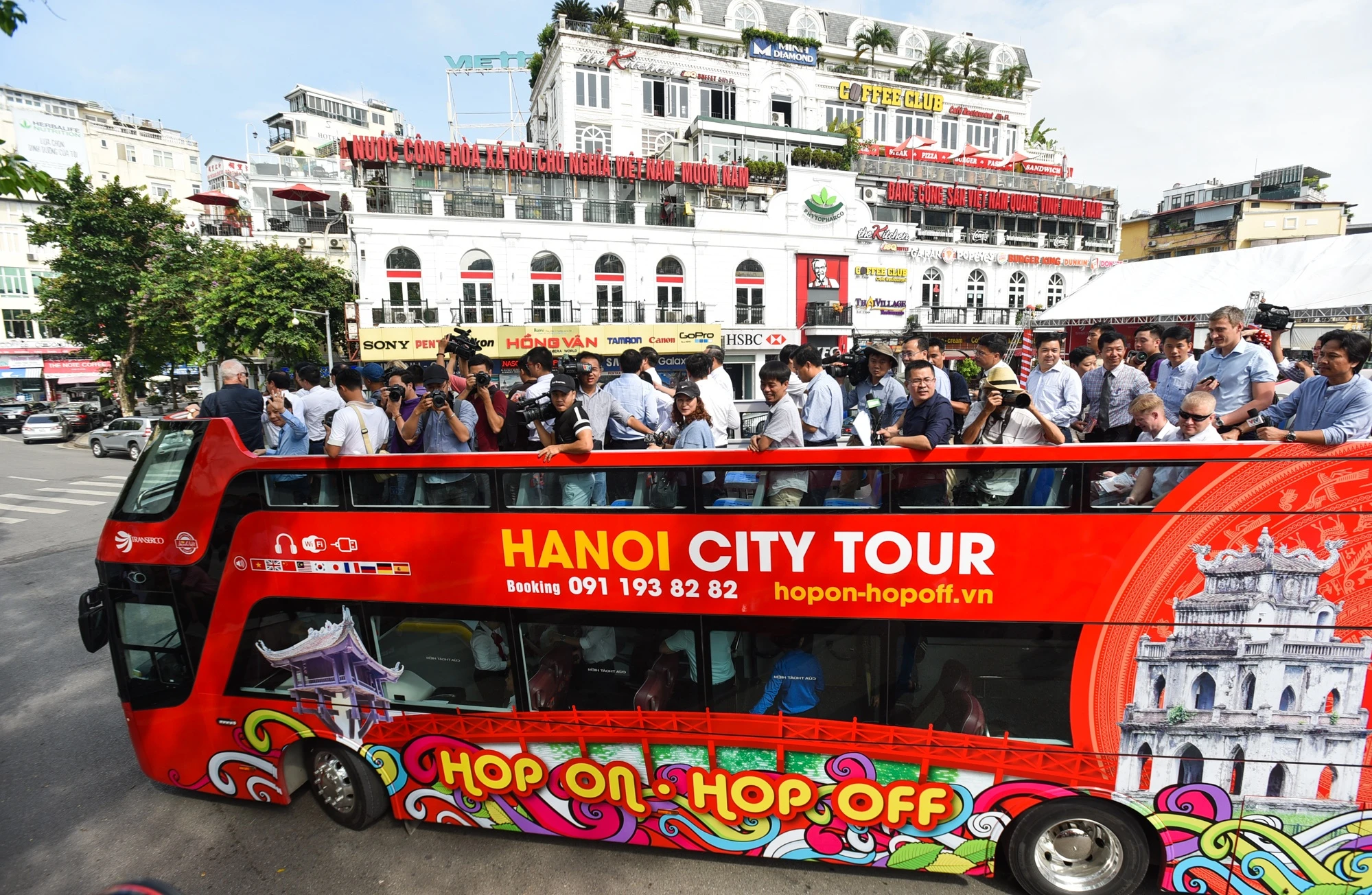 Hanoi Night Views by Double-Decker Bus & Sky Bar Experience