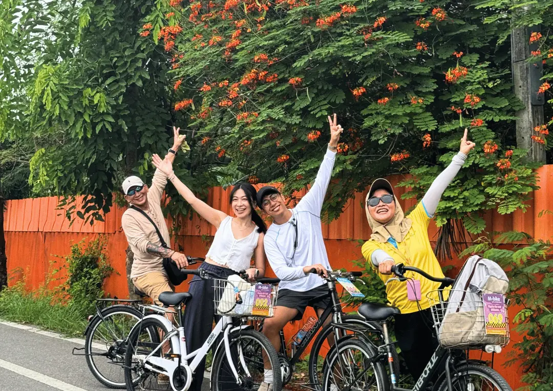 バンコクの「緑の肺」バーンクラチャオを、MyProGuideガイドと自転車でめぐる旅行者