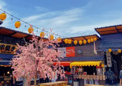 Bangsaen Beach, Airplane Cafe & Night Market Day Tour