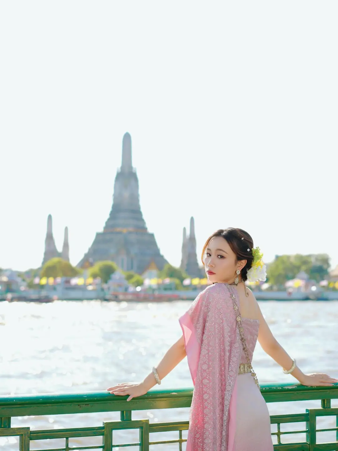 Bangkok Wat Arun and Tha Tien Half Day Photo Tour with Thai Sash