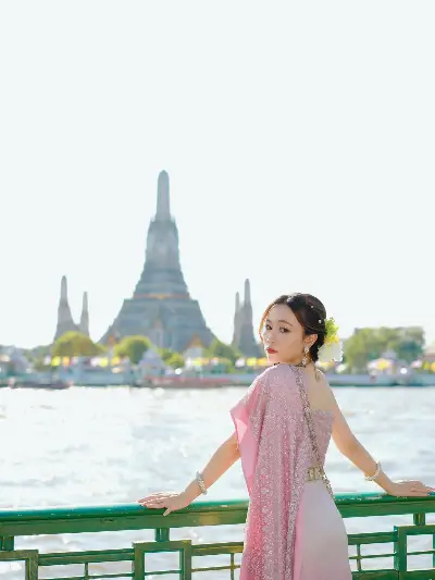 Bangkok Wat Arun and Tha Tien Half Day Photo Tour with Thai Sash