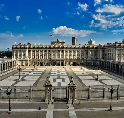 Madrid : Royal Palace Expert Guided Tour
