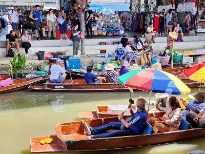 Maeklong Train Market & Damnoen Saduak Floating Market