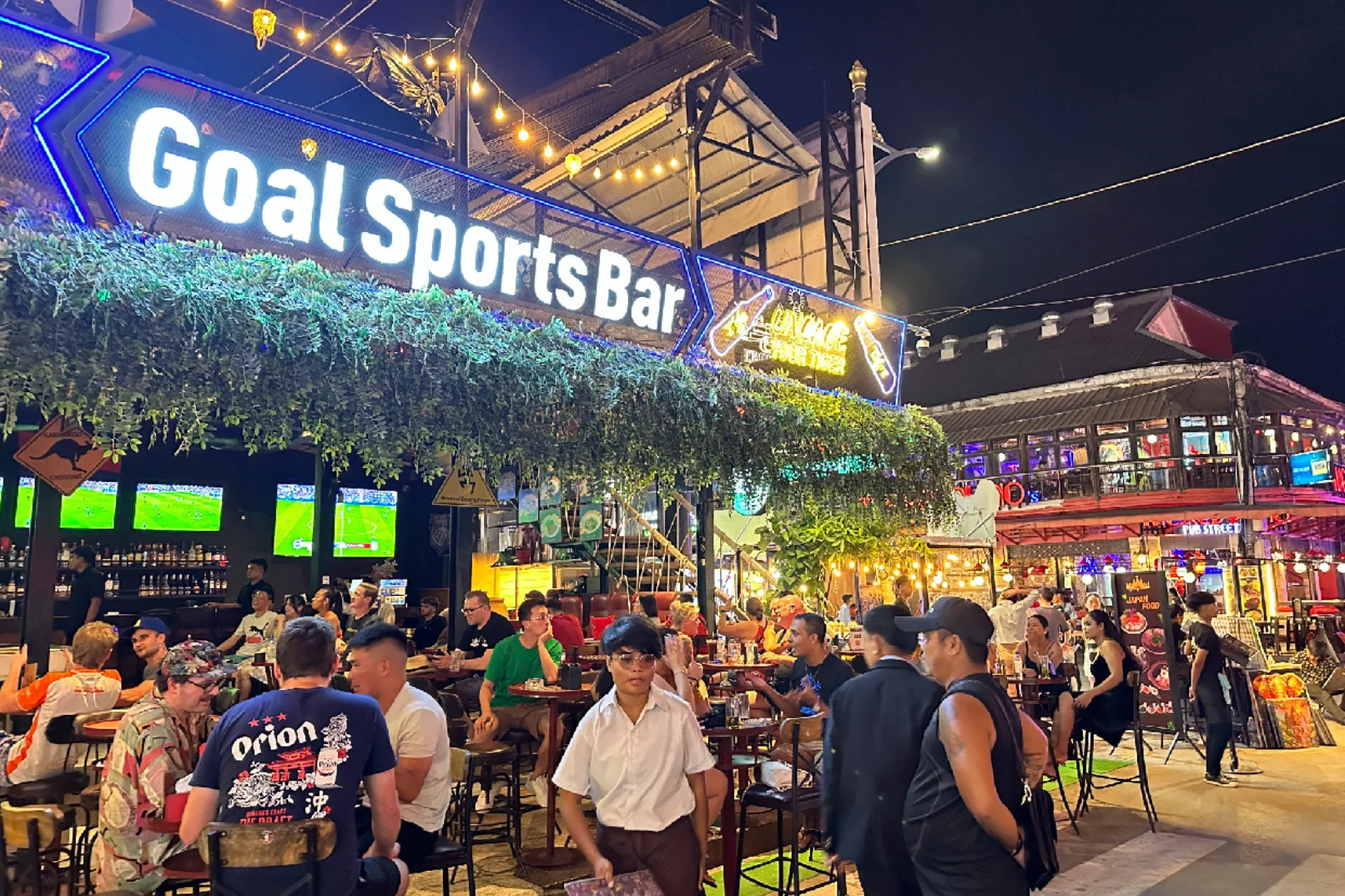 (Free eSIM) Night Market & Pub street Night life walking tour