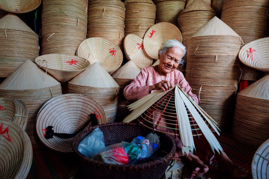 Half Day: Incense Village and Hat Making Village (Morning/Afternoon)