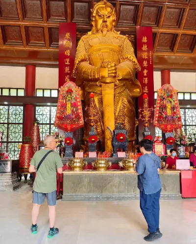 Ultimate Praying Temple Tour in Hong Kong