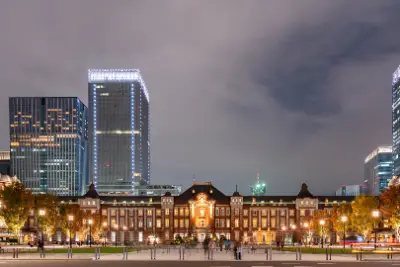 Tokyo Imperial Palace, Nihonbashi & Marunouchi Walking Tour