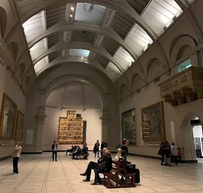 Discovering Artistry: Victoria and Albert Museum Tour With Free eSIM